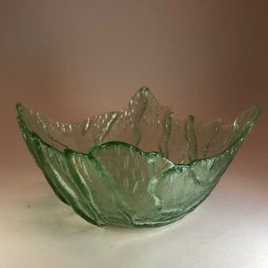 Uranium lettuce leaf shaped bowl